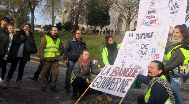 Sarı Yelekliler gösterilerini Paris’teki turistik yerlere taşıdı