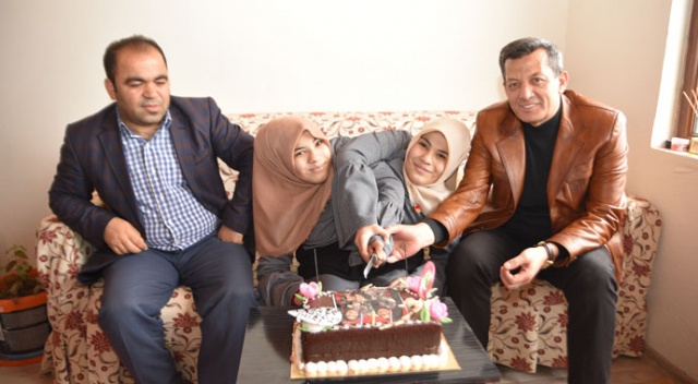 Siyam ikizleri 18 yaşında Siyam ikizleri 18 yaşında
