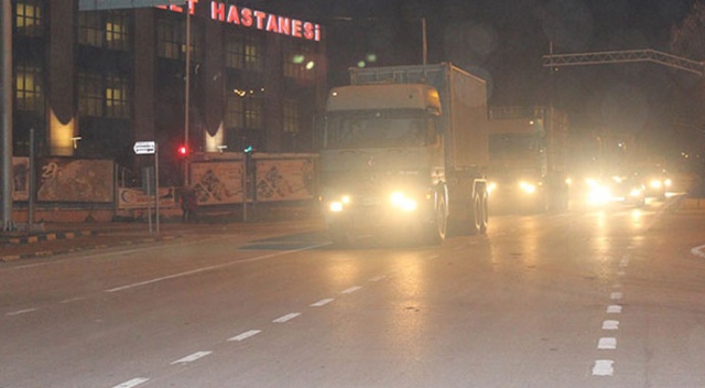 Suriye'ye askeri sevkiyat akşam saatlerinde hızlandı Suriye'ye askeri sevkiyat akşam saatlerinde hızlandı