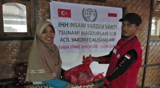 Türkiye’den tsunaminin vurduğu Endonezya’ya acil yardım