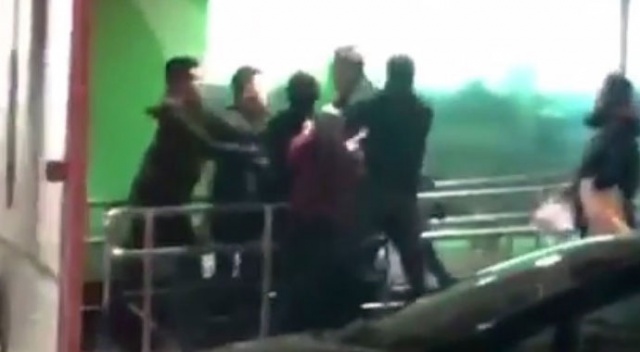 Üsküdar'da ATM sırasında yumruklu kavga
