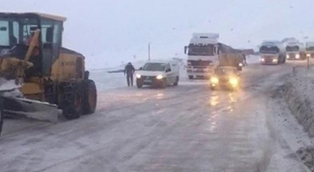 100 araç Kop Geçidi’nde mahsur kaldı 100 araç Kop Geçidi’nde mahsur kaldı