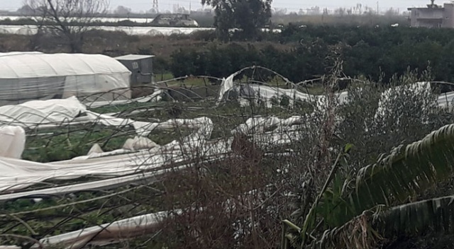 Antalya Kumluca'da hortum çıktı! Yaralılar var Antalya Kumluca'da hortum çıktı! Yaralılar var