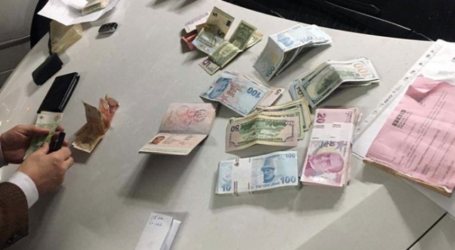 Atatürk Havalimanı&#039;nda lüks araçta para dolu çanta bulundu