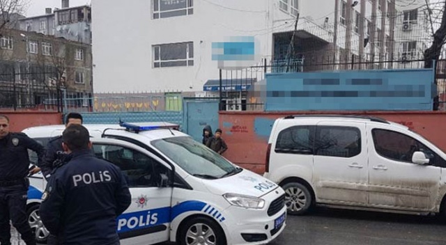 Avcılar'da ortaokulda bıçaklı saldırı Avcılar'da ortaokulda bıçaklı saldırı