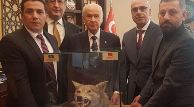 Bahçeli'ye dikkat çeken doğum günü hediyesi Bahçeli'ye dikkat çeken doğum günü hediyesi