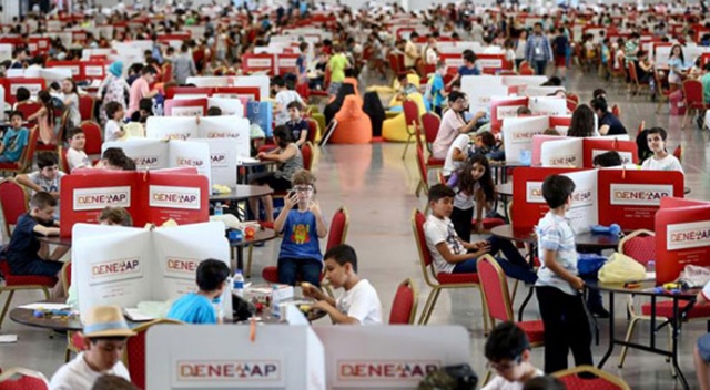 Bakan'dan gençlere büyük müjde Bakan'dan gençlere büyük müjde