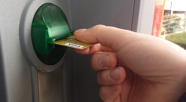 Bankalar işsiz vatandaşa 20 bin lira limitli kredi kartı verdi Bankalar işsiz vatandaşa 20 bin lira limitli kredi kartı verdi