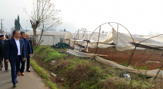 Başkan Uysal, kent merkezinde hortumun yıktığı seralarda incelemelerde bulundu