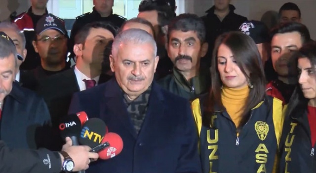Binali Yıldırım Tuzla'da polis merkezini ziyaret etti Binali Yıldırım Tuzla'da polis merkezini ziyaret etti