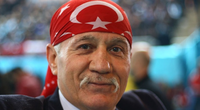 Bıyıklarını 'Cumhur İttifakı bıyığı' olarak notere tasdik ettirdi Bıyıklarını 'Cumhur İttifakı bıyığı' olarak notere tasdik ettirdi