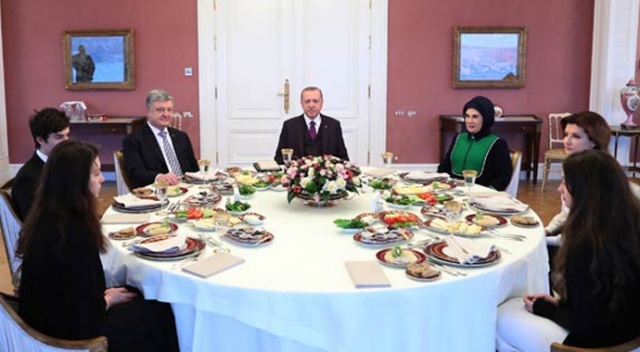 Cumhurbaşkanı Erdoğan, Ukrayna Devlet Başkanı Poroşenko ile görüştü Cumhurbaşkanı Erdoğan, Ukrayna Devlet Başkanı Poroşenko ile görüştü