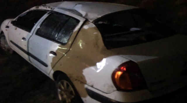 Direksiyon hakimiyetini kaybeden otomobil takla attı: 4 yaralı Direksiyon hakimiyetini kaybeden otomobil takla attı: 4 yaralı