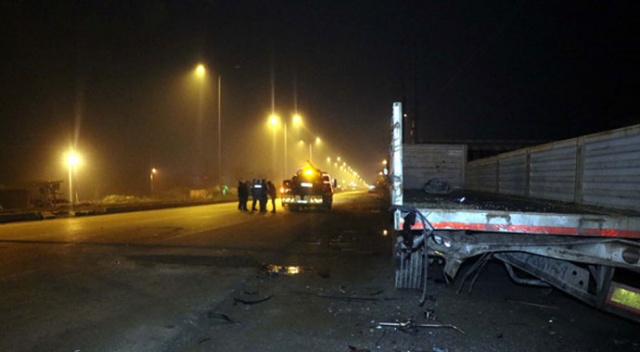 Düzce'de feci kaza! Duran TIR'a çarptı Düzce'de feci kaza! Duran TIR'a çarptı