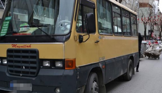 Engelli çocuğundan dolayı dolmuştan indirildi Engelli çocuğundan dolayı dolmuştan indirildi