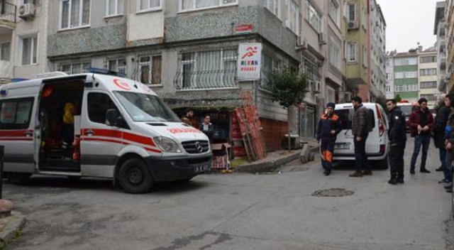 Fatih&#039;te 2 kişi evde ölü bulundu