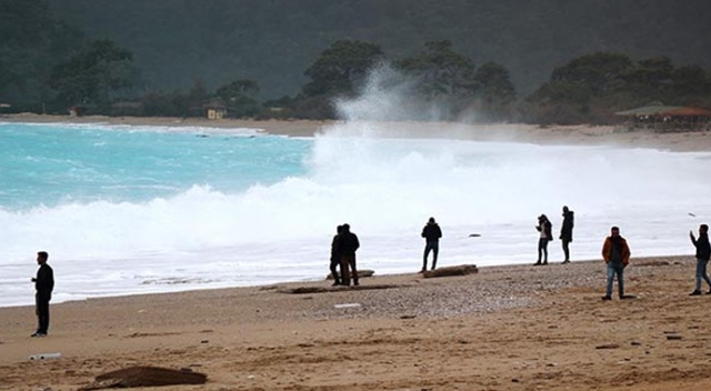 Fethiye'de denizin rengi şaşırttı