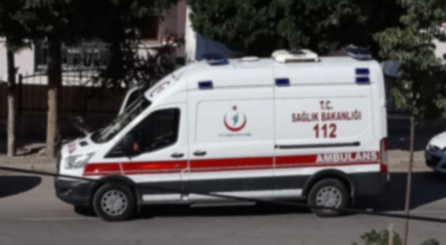 Genç kız, erkek arkadaşıyla görüşmesini istemeyen babasını bıçakladı Genç kız, erkek arkadaşıyla görüşmesini istemeyen babasını bıçakladı
