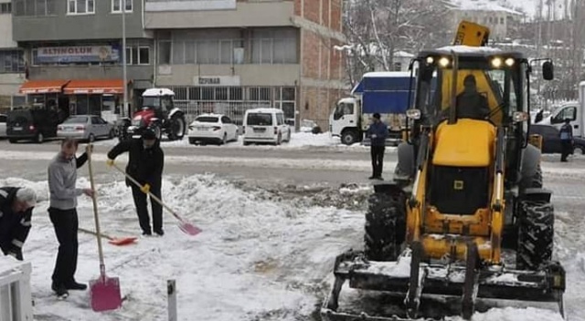 Gürün’de kar kalınlığı yarım metreye ulaştı
