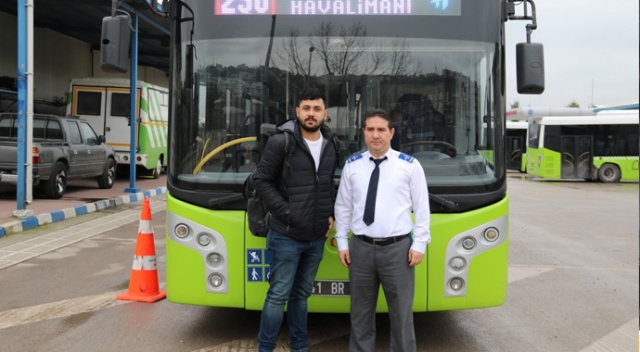 Halk otobüs sürücüsünün bulduğu cüzdan sahibine ulaştırıldı Halk otobüs sürücüsünün bulduğu cüzdan sahibine ulaştırıldı