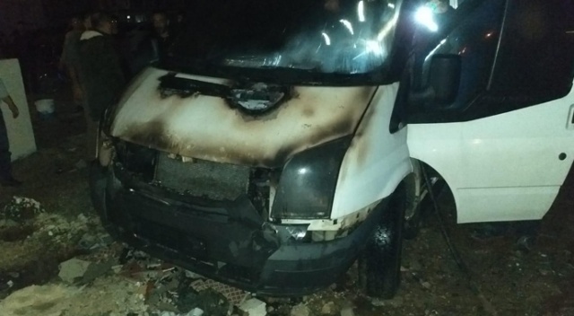 Hatay'da seyir halindeki araçta yangın Hatay'da seyir halindeki araçta yangın