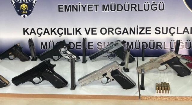 Isparta’da silah ticareti yapan 8 kişi yakalandı Isparta’da silah ticareti yapan 8 kişi yakalandı