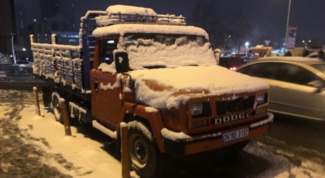 İstanbullular güne beyaz örtü ile uyandı İstanbullular güne beyaz örtü ile uyandı