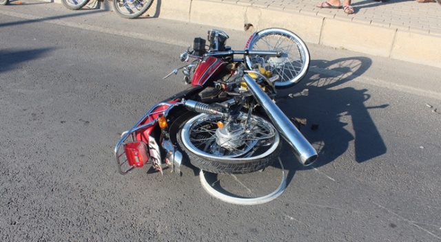 Kahta’da motosiklet devrildi: 2 yaralı