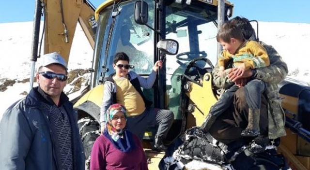 Kar yağışı nedeniyle mahsur kalan aile kurtarıldı