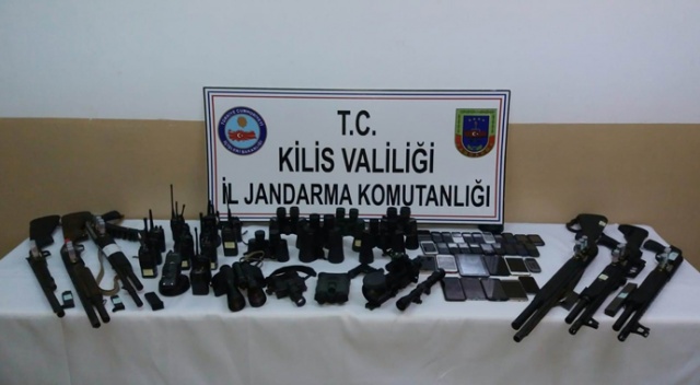 Kilis'te göçmen kaçakçılarına operasyon: 11 gözaltı Kilis'te göçmen kaçakçılarına operasyon: 11 gözaltı