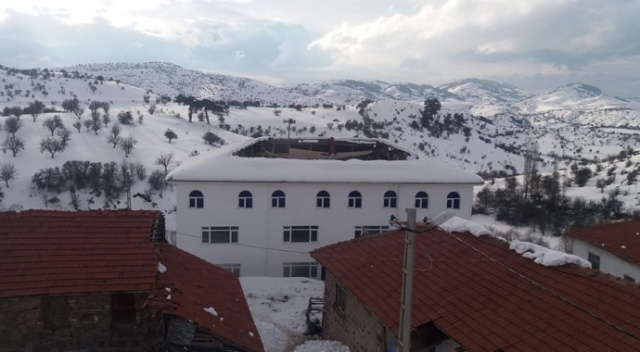 Kızılcahamam’da cami çatısı çöktü Kızılcahamam’da cami çatısı çöktü
