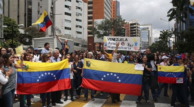 Maduro karşıtları bir kez daha sokağa indi