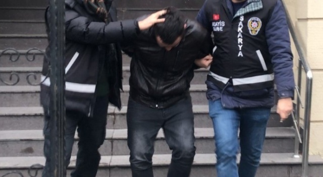 Öldürdükleri şahsı yol kenarına atan 3 şüpheli yakalandı Öldürdükleri şahsı yol kenarına atan 3 şüpheli yakalandı