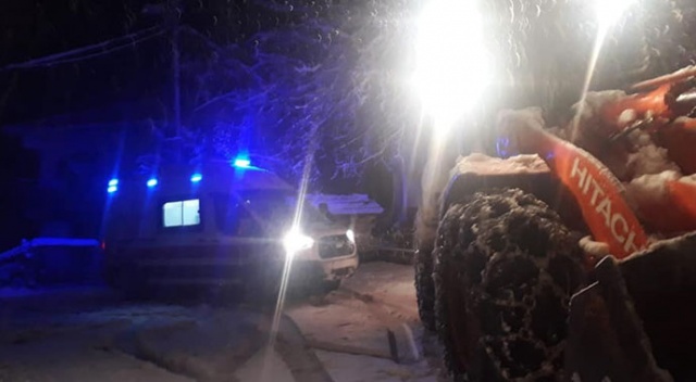 Ordu'da kar yolları kapattı, ekipler hastalar için seferber oldu Ordu'da kar yolları kapattı, ekipler hastalar için seferber oldu