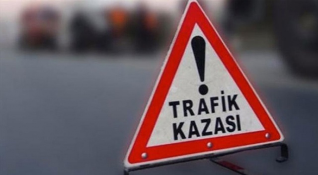 Otomobil, elektrik direğine çarptı 1 yaralı Otomobil, elektrik direğine çarptı 1 yaralı