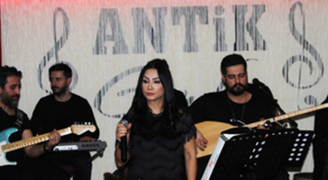 Rojin: &#039;Ayşen Gruda ile aynı sahneyi paylaşmak gurur vericiydi&#039;
