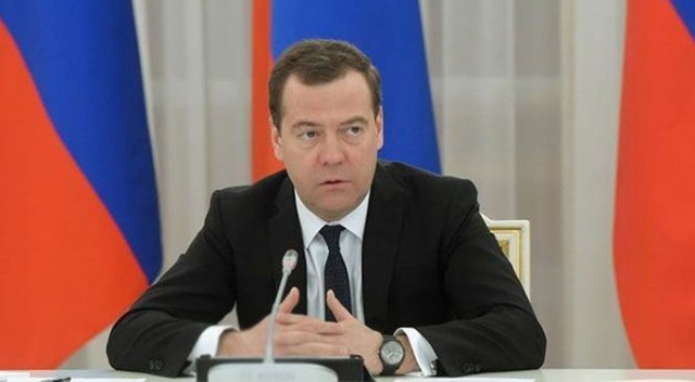 Rusya Başbakanı Medvedev:  &#039;Küresel ekonomide dolarsızlaşma devam edecek&#039;