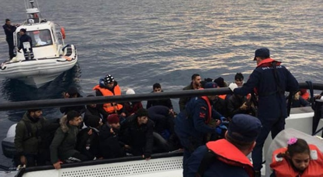 Sahil Güvenlik Komutanlığı son 1 haftada 497 düzensiz göçmen ve 1 göçmen kaçakçısı yakaladı Sahil Güvenlik Komutanlığı son 1 haftada 497 düzensiz göçmen ve 1 göçmen kaçakçısı yakaladı