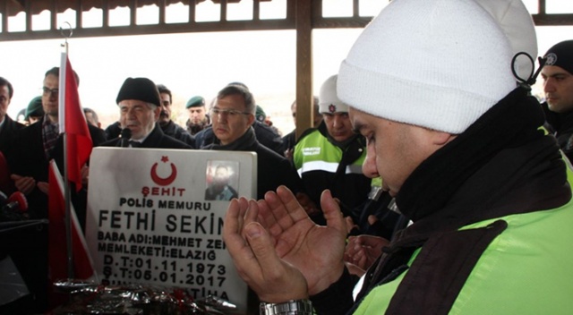 Şehit Fethi Sekin kabri başında anıldı Şehit Fethi Sekin kabri başında anıldı