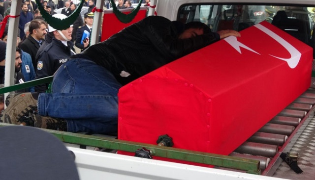 Şehit polis memuru son yolculuğuna uğurlandı