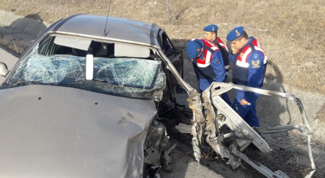 Sinop'ta iki otomobil çarpıştı: 1 ölü, 4 yaralı Sinop'ta iki otomobil çarpıştı: 1 ölü, 4 yaralı