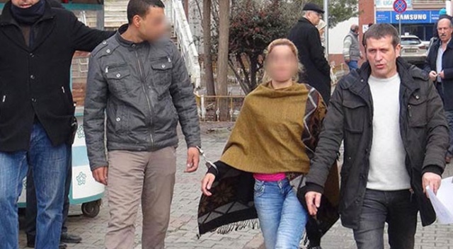 Suçüstü yakalandılar! Birbirlerine kelepçeleyip götürdüler Suçüstü yakalandılar! Birbirlerine kelepçeleyip götürdüler