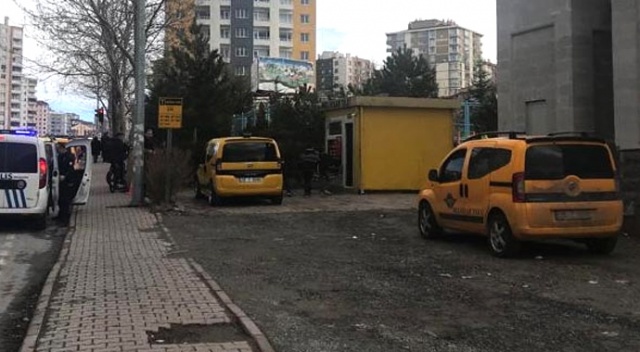 Taksi durağına gelen baba dehşet saçtı