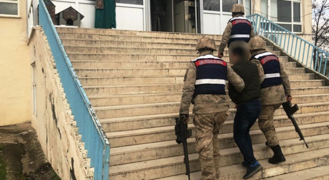 Terör örgütü PKK'nın sözde 'Gizli güç' olarak şehirde görevlendirdiği terörist yakalandı Terör örgütü PKK'nın sözde 'Gizli güç' olarak şehirde görevlendirdiği terörist yakalandı