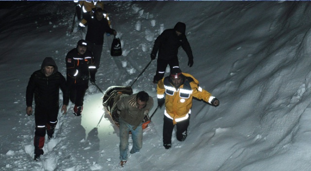 Tuncelide'ki hasta 2,5 saatlik zorlu yürüyüşle ambulansa ulaştırıldı