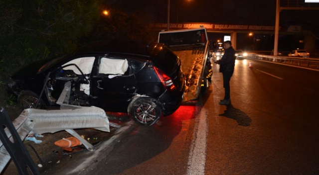 Üsküdar&#039;da araç kontrolden çıkıp bariyerlere çarptı
