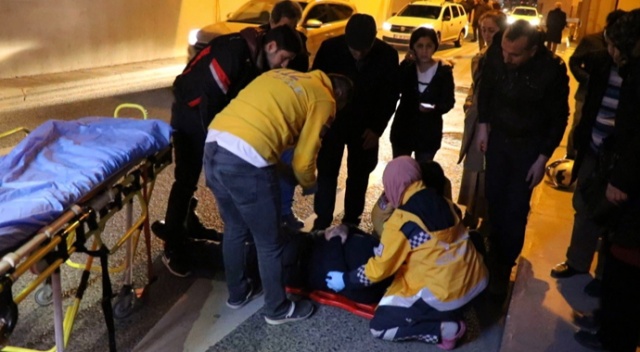 Üst geçidi kullanmayan vatandaşa, motosiklet çarptı