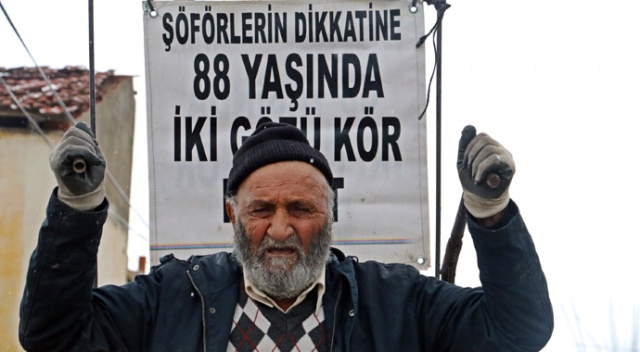 Yaşlı adamın görmeyen gözlerle sokakta 15 saatlik çöp mesaisi
