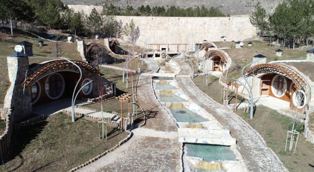 'Hobbit Köyü' Sivas'ta hizmete açıldı 'Hobbit Köyü' Sivas'ta hizmete açıldı