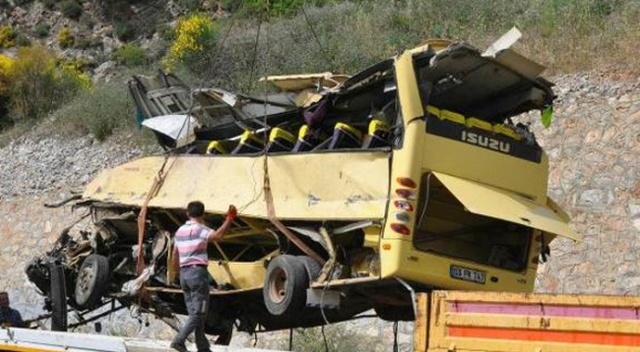 24 kişinin öldüğü faciada midibüs sahibine 10 yıl hapis cezası 24 kişinin öldüğü faciada midibüs sahibine 10 yıl hapis cezası